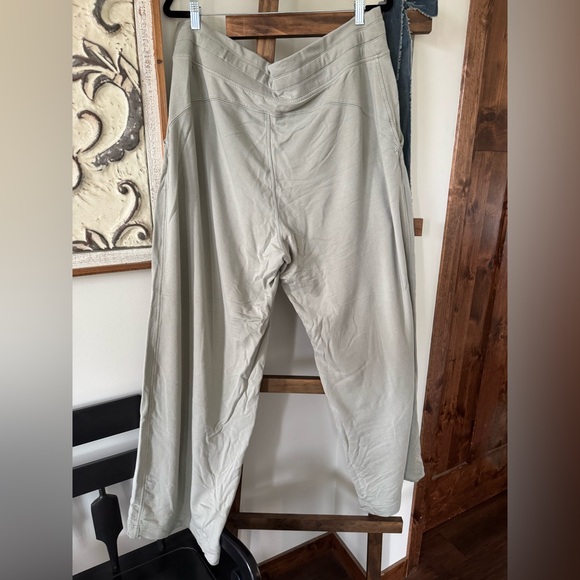 Athleta Light Green (Sage) Sweatpants Sz 2X - Picture 2 of 4